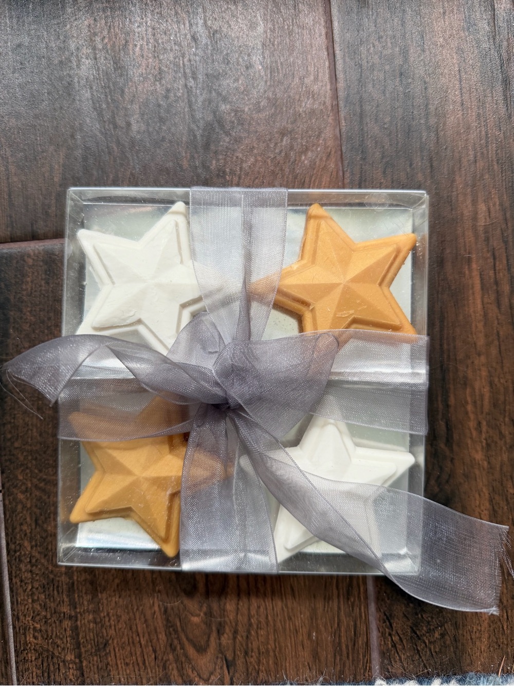 Star-Shaped Decorative 4 Soap Gift Set White & Gold Stars brand new in box